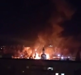 В Сумах после мощных обстрелов россиян горит артучилище. Продолжается бой – СМИ