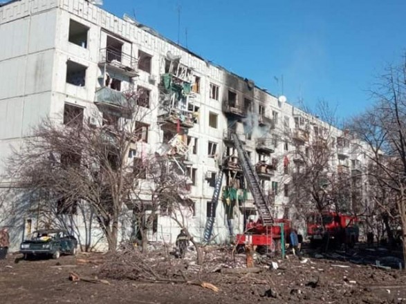 В Харьковской области под обстрел попал жилой дом, погиб несовершеннолетний мальчик