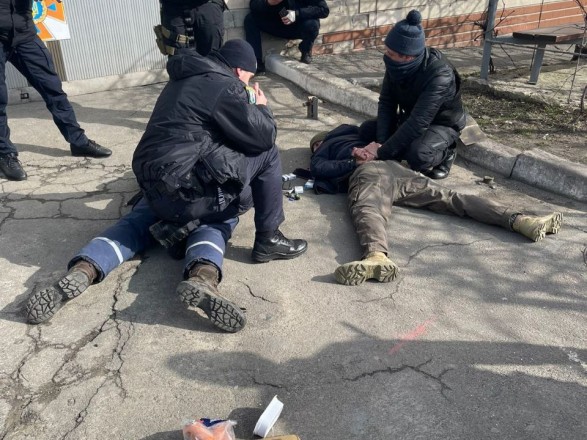 В Киеве российские оккупанты представились бойцами ВСУ и просили спасателей переодеться в гражданских: их разоблачили