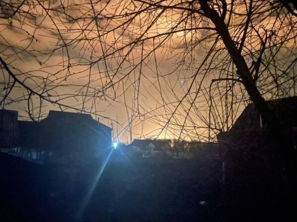 Вражеский обстрел нефтебазы вблизи Василькова: пожар самоликвидировался