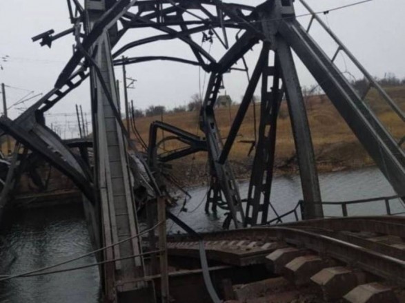 Оккупанты уничтожили железнодорожный мост в Васильевке на Запорожье