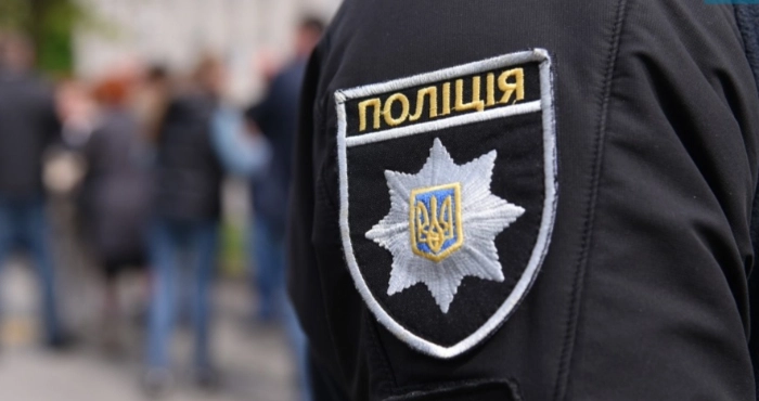 У Дніпрі викрадачку куща примотали скотчем до стовпа