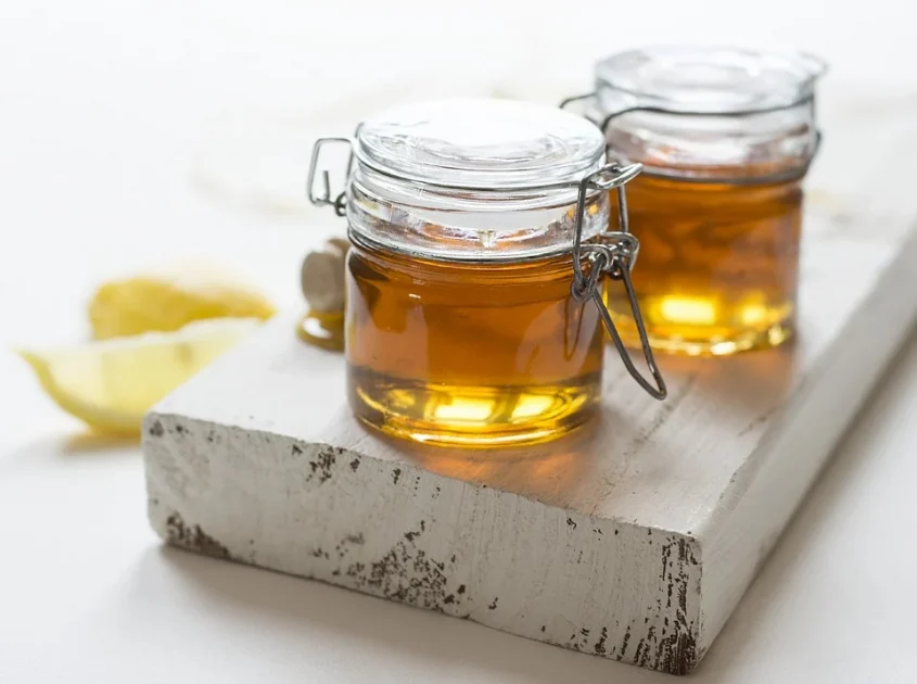 Як зрозуміти де натуральний мед, а де підробка: кращі методи