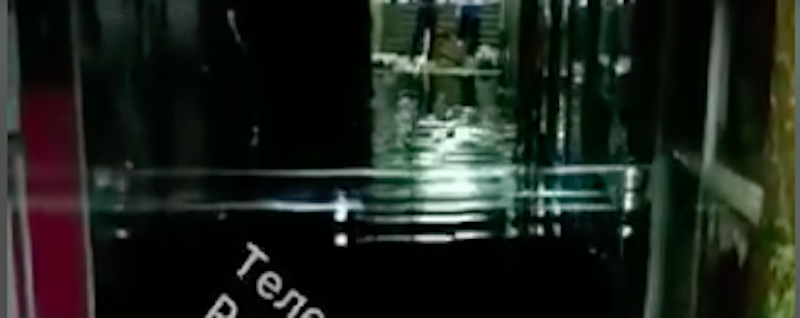 У Києві після сильного дощу затопило станцію метро “Академмістечко” (Відео)