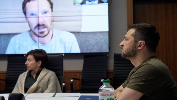 Зеленський поспілкувався з “Доктором Стренджем” через відеозв’язок