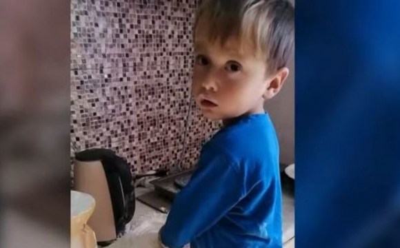 Трирічний хлопчик став зіркою мережі через відео, яке знімали для тата на фронті