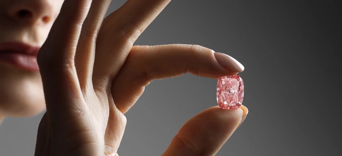 Рідкісний рожевий діамант продали за рекордні $58 млн