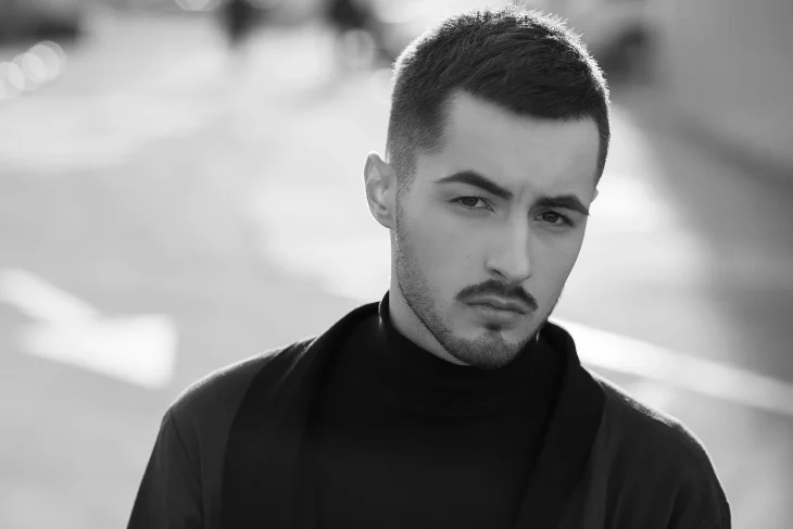 “Перепрошийте свій мозок”: KHAYAT жорстко висловився про українських артистів та молодь