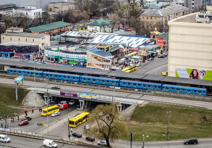 У Києві біля метро “Лівобережна” перекриють дорогу (СХЕМА)