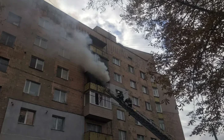 На Київщині горів будинок: скільки людей вдалося евакуювати