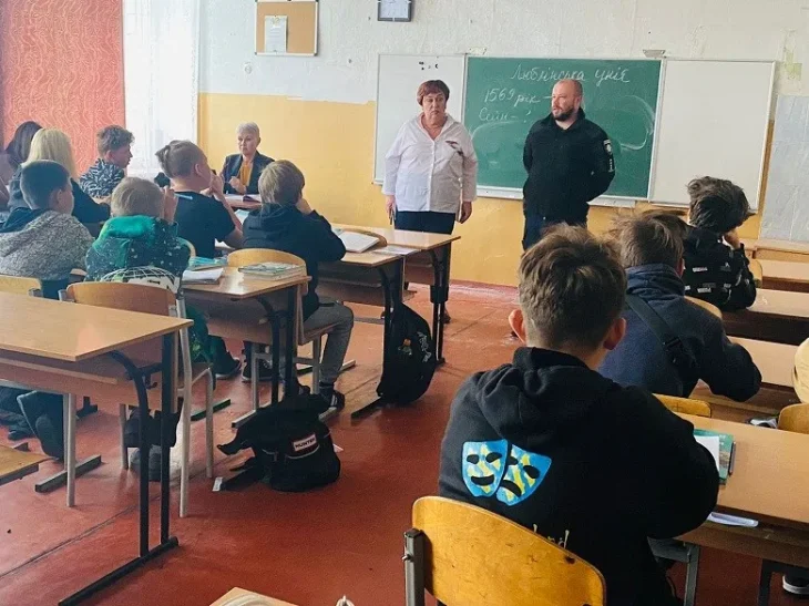 У Києві школяр підлив антисептик у чай однокласнику (Фото)