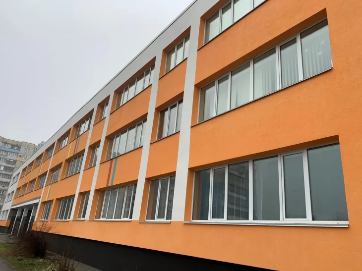 Після довгих зимових канікул у школах Києва відновлять навчання