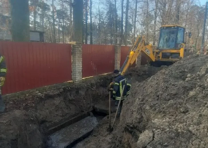 Під Києвом сталася аварія на водопроводі (ФОТО)
