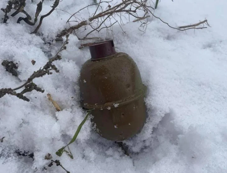 Під Києвом біля сміттєвих баків виявили гранату