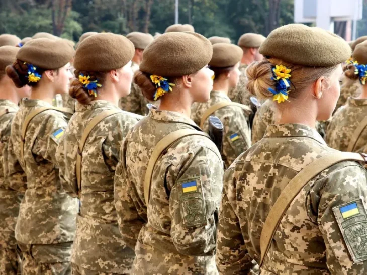 Кому можна носити військову форму в Україні та що загрожує порушникам
