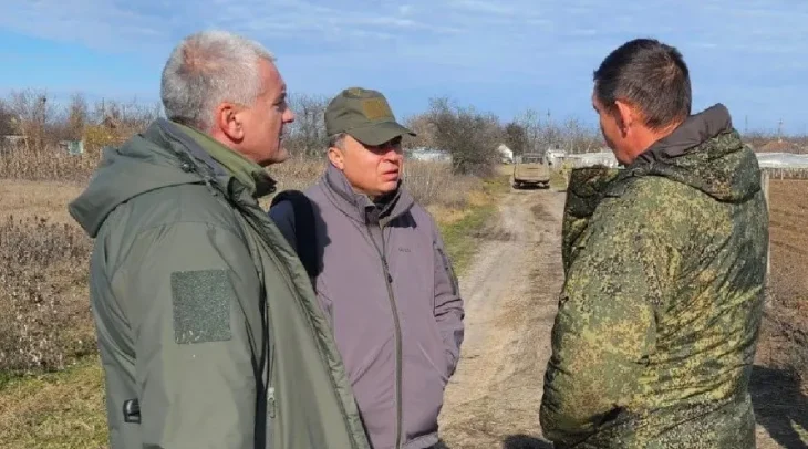 Готуються до боїв у Криму: росіяни окопуються на перешийку і створюють нову ПВК “Конвой”