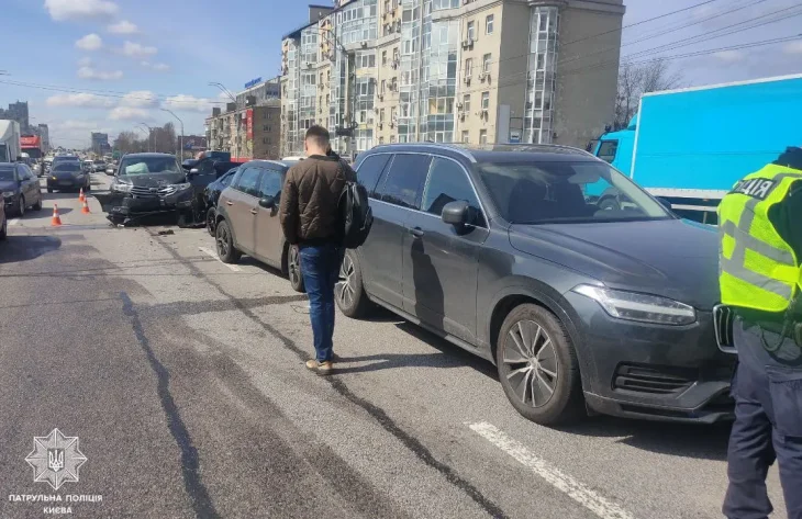 У Києві через ДТП ускладнено рух у напрямку центру