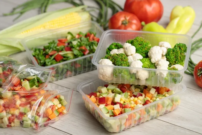 Продукти можуть втратити смак та користь при заморожуванні: список
