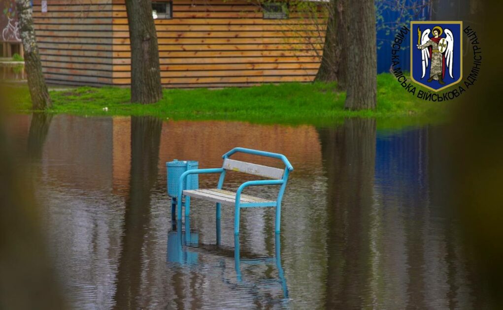 У Києві рівень води в річці Дніпро почав знову зростати