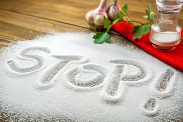 Що буде з організмом, коли їсти забагато солі