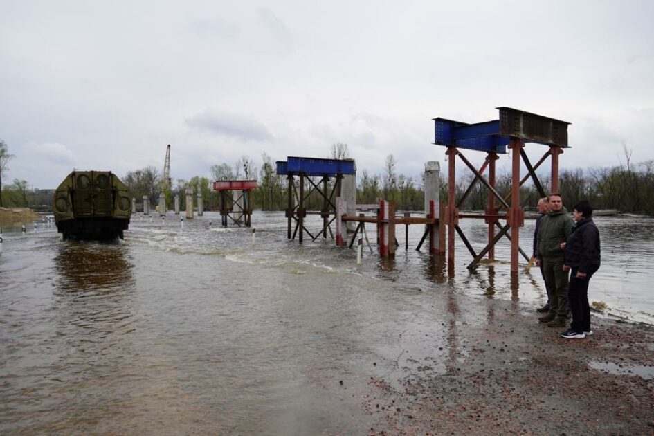 У Київській області затопило переїзд на трасі Київ — Овруч (ФОТО)