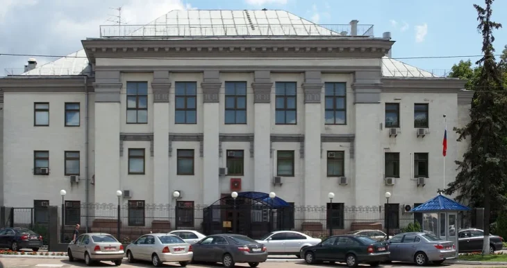 Київрада розірвала договір оренди землі з російським посольством