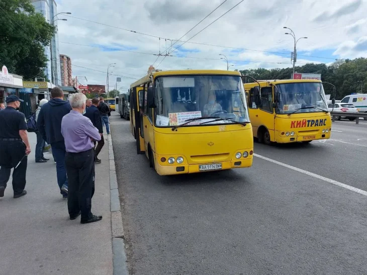 У Києві поліція зупинятиме маршрутки під час повітряної тривоги