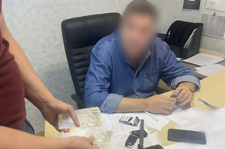 У Києві за хабар затримали директора “Гідропарку” (ФОТО)