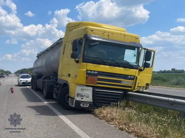 У Київській області сталася ДТП за участю вантажівки