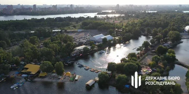 У Києві арештували землю, ресторани та котеджі на острові Муромець (ФОТО, ВІДЕО)