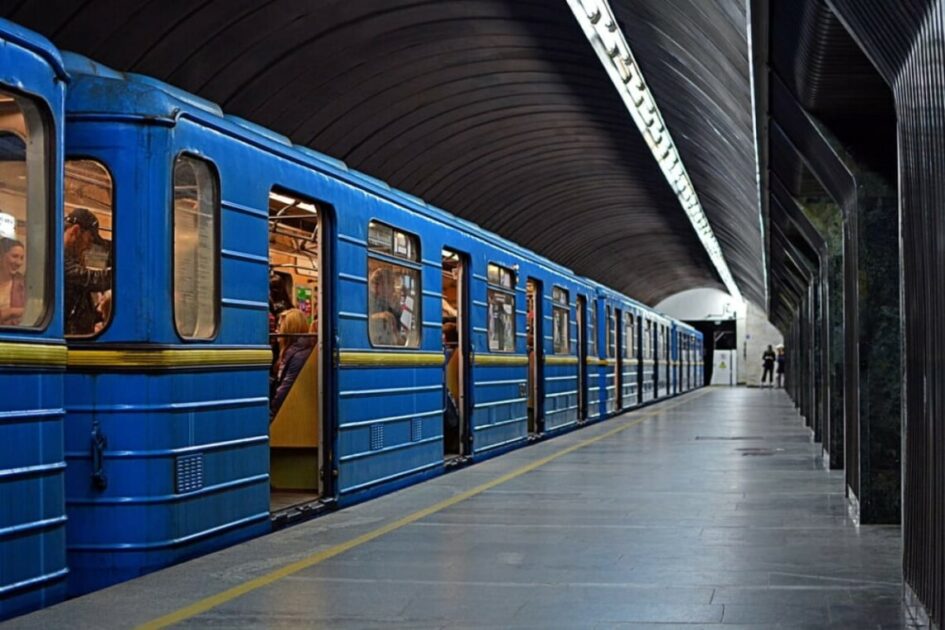 У метро Києва кардинально змінили оплату проїзду: що потрібно знати