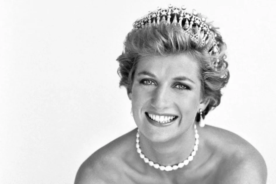 Неперевершена принцеса Діана: архівні фото відображають її неперевершений стиль