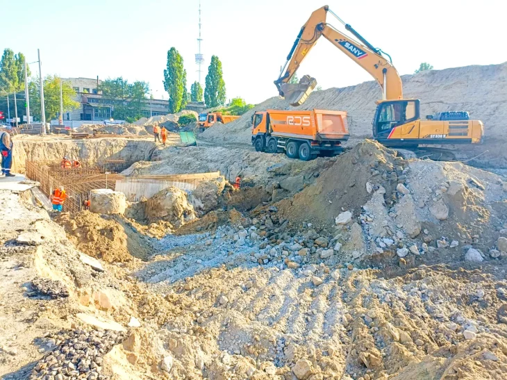 У Києві через нову естакаду знесли Дегтярівський міст (ФОТО)