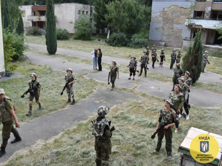 Підготовка до національного спротиву в Києві: як проходять заняття (ФОТО)