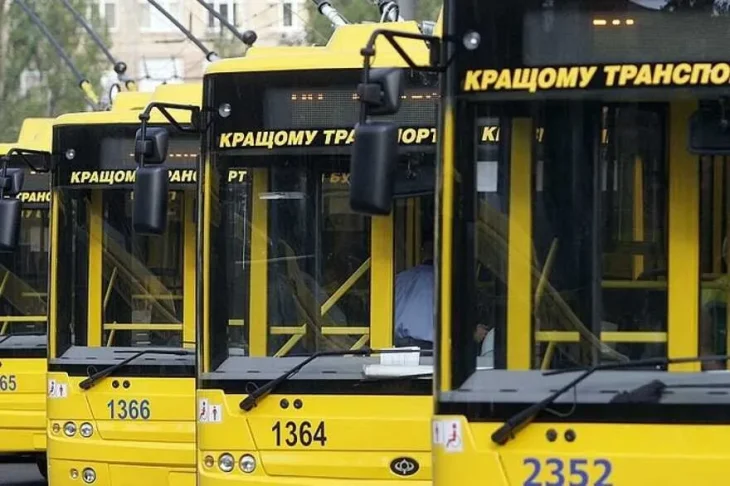Автобуси та тролейбуси у Києві кардинально змінять маршрути