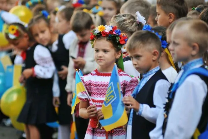 Підготовка до навчального року: скільки коштує зібрати дитину до школи