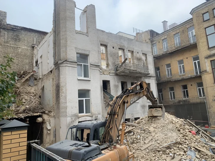 Мінкульт вимагає зупинити знищення всесвітньої спадщини ЮНЕСКО у Києві