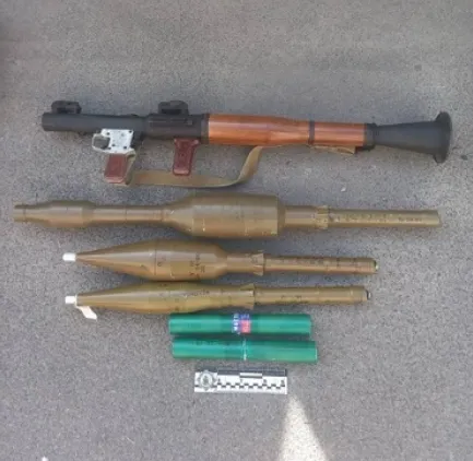У Києві чоловік тримав у гаражі ракети та переносний протитанковий комплекс (ФОТО)