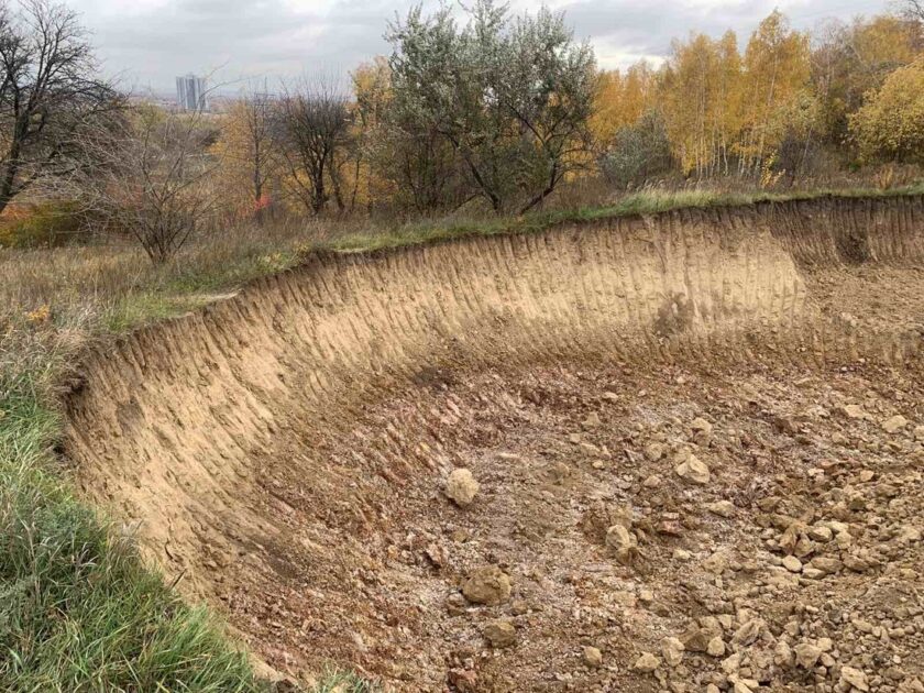 У Києві створення заказника врятувало ділянку дикої природи від незаконного видобутку глини