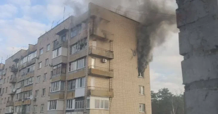 У Бучі почали відновлювати багатоповерхівку на одній з найбільш постраждалих вулиць