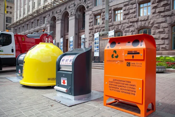 У КМДА розповіли, скільки є контейнерів для небезпечних відходів у Києві