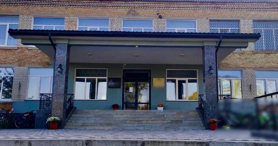 На Київщині підрядник нажився під час ремонту школи, яку обстріляли російські окупанти