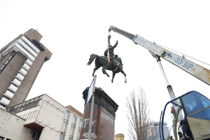 Демонтаж пам’ятника Щорсу завершили у Києві (ФОТО, ВІДЕО)