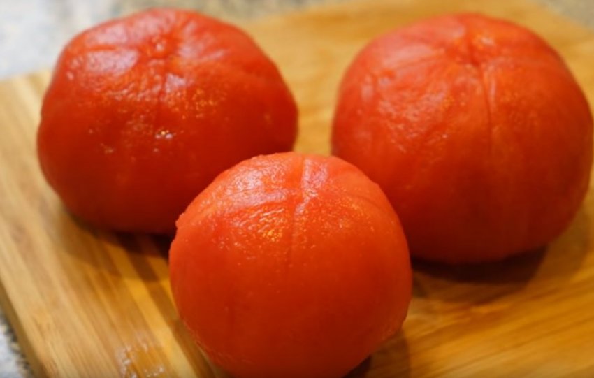 Як швидко зняти шкірку з помідорів без ошпарювання окропом