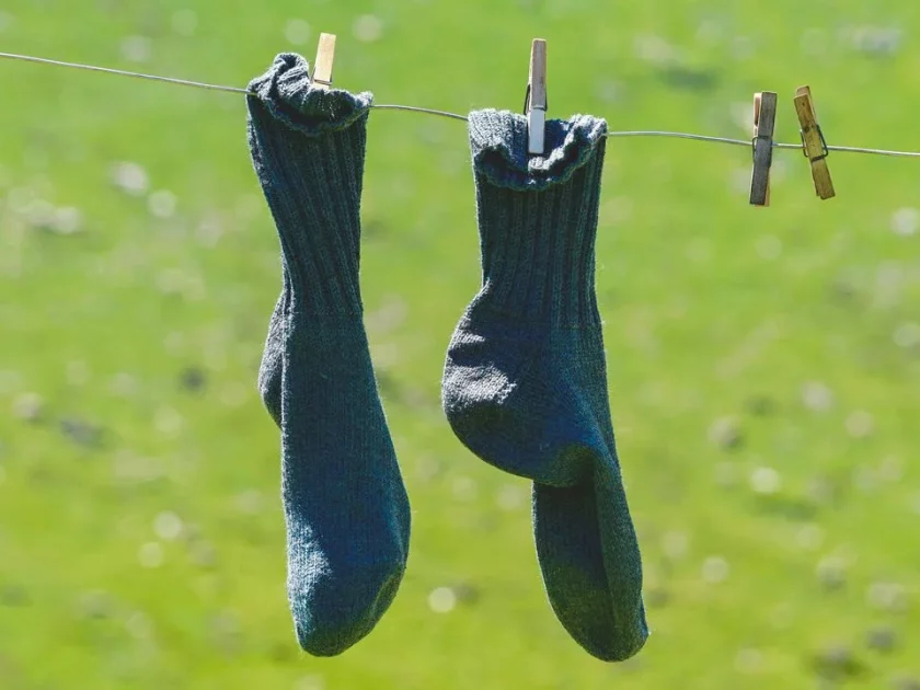 Експерти розкрили секрети догляду за шкарпетками, щоб продовжити їм життя