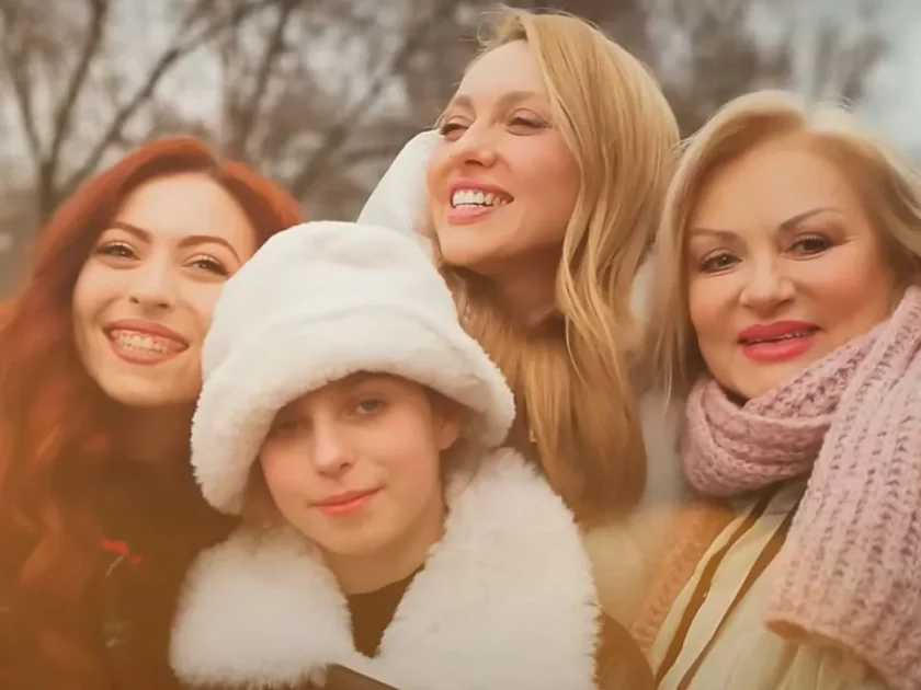 Оля Полякова зняла маму та дочок у новому відео на пісню-присвяту «Мама»