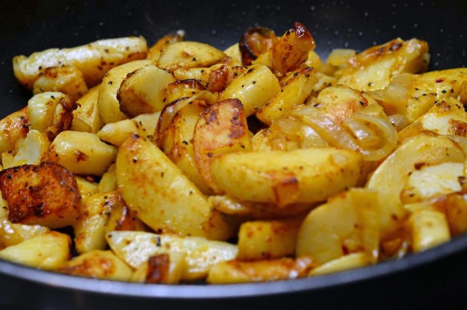 Як запекти картоплю в мікрохвильовці: простий спосіб