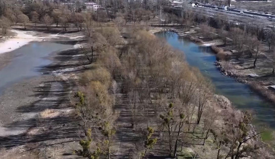 Одне з озер майже знищили у Києві, інше — забруднили (ФОТО, ВІДЕО)