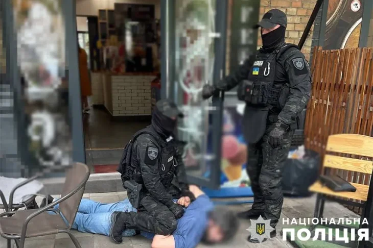 У Києві експосадовець вимагав гроші від підприємця за дозвіл на стихійну торгівлю