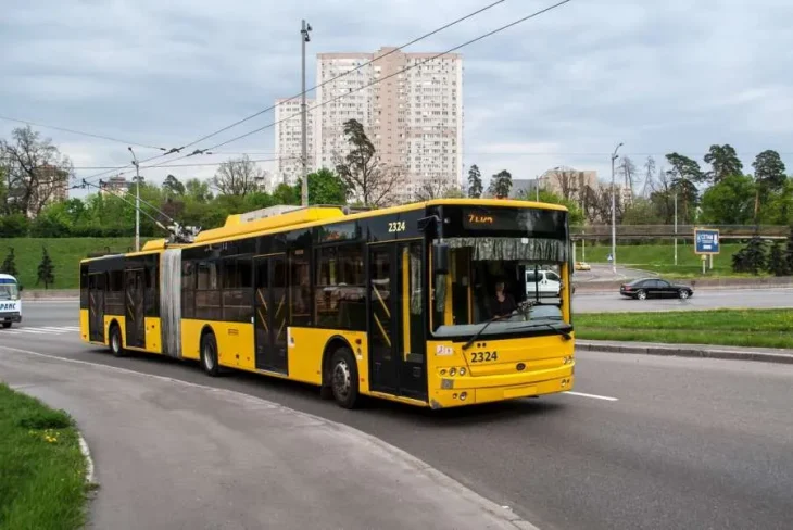В Києві змінюються маршрути автобусів та тролейбусів: схеми